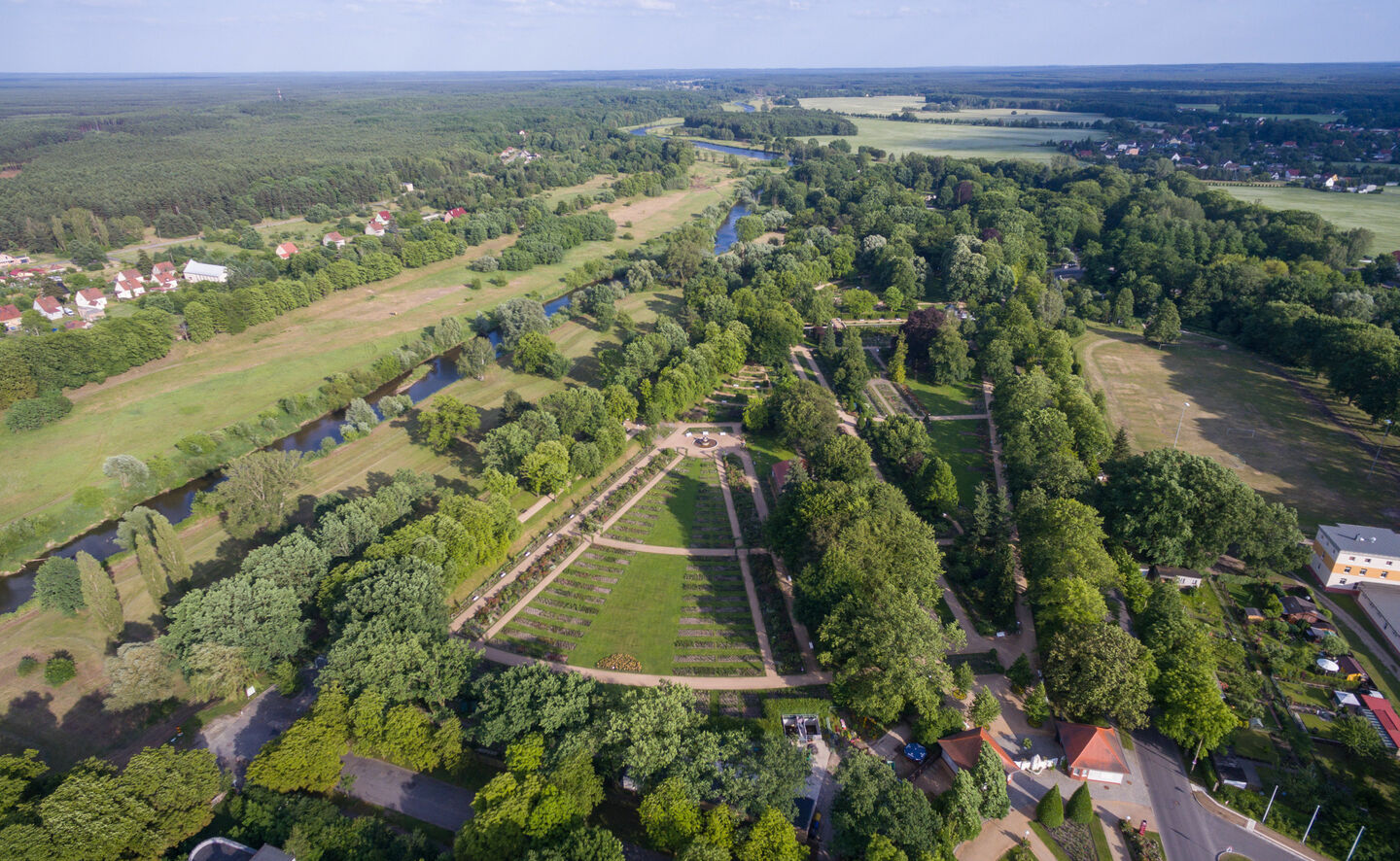 Zdjęcie lotnicze z widokiem na Ogród Różany (po środku), Fot: Rico Hofmann