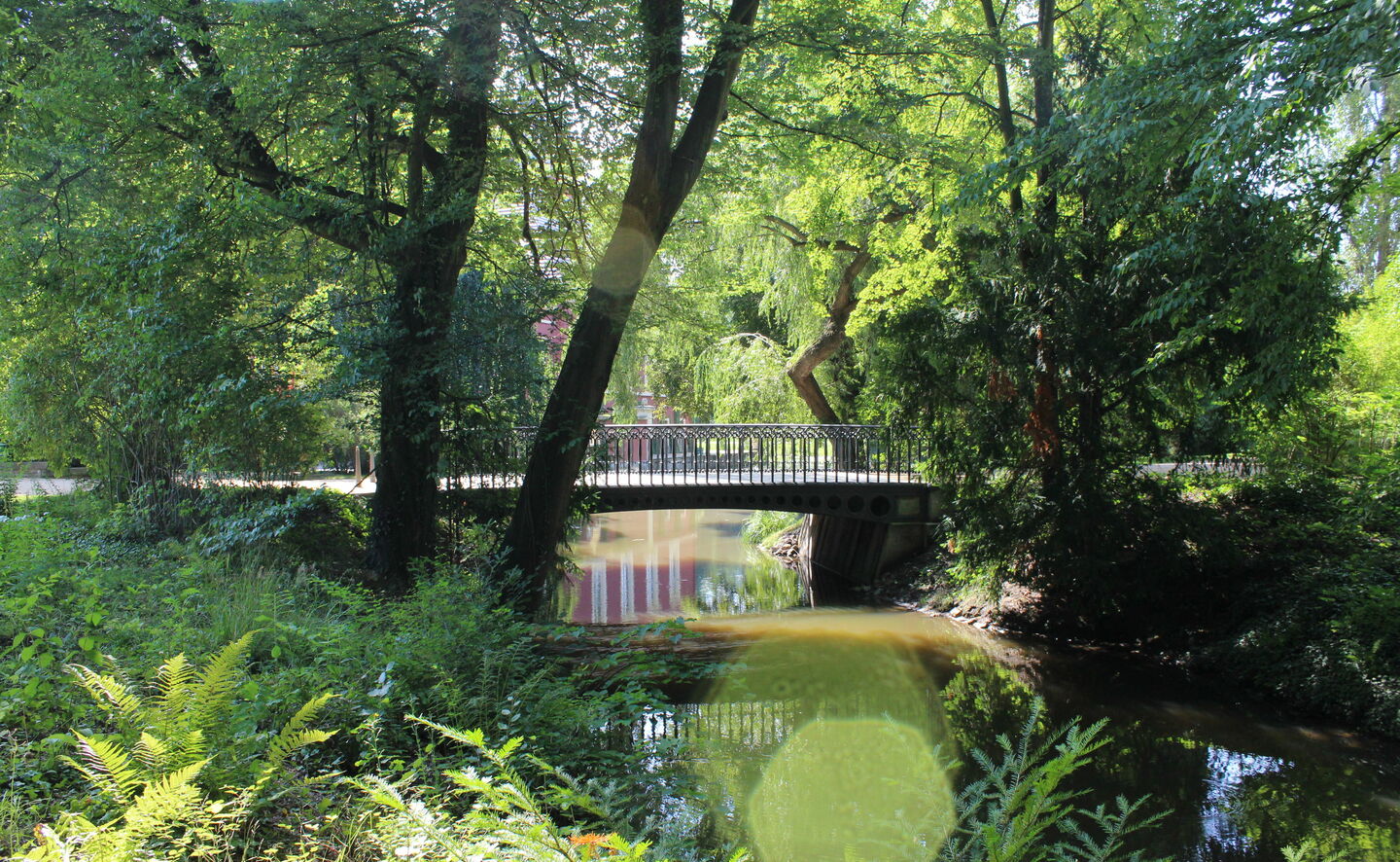 Most Zamkowy prowadzący do Domu Kawalerskiego, Fot: Stiftung „Fürst-Pückler-Park Bad Muskau“