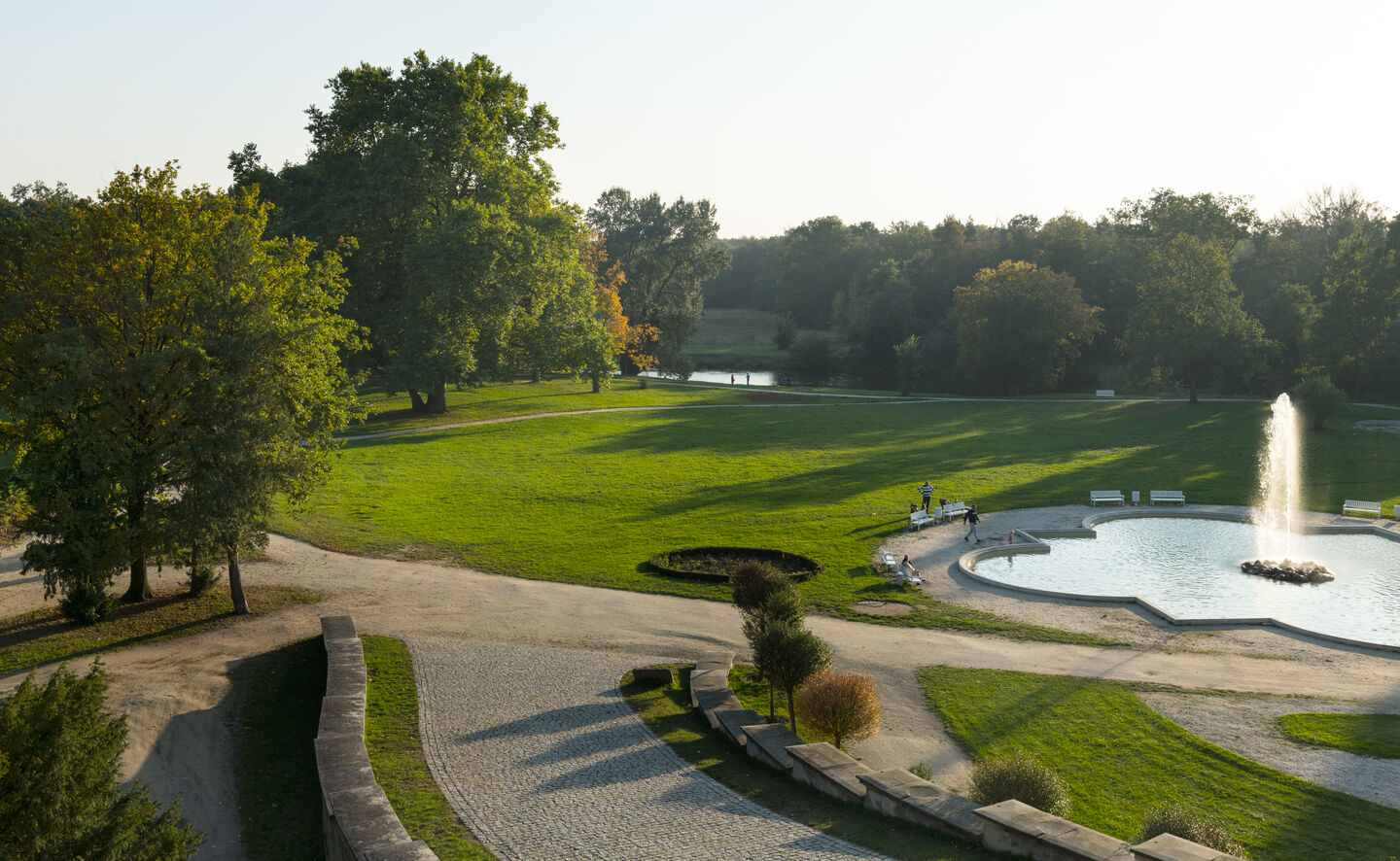 Widok na park i fontannę pałacową, © Leo Seidel