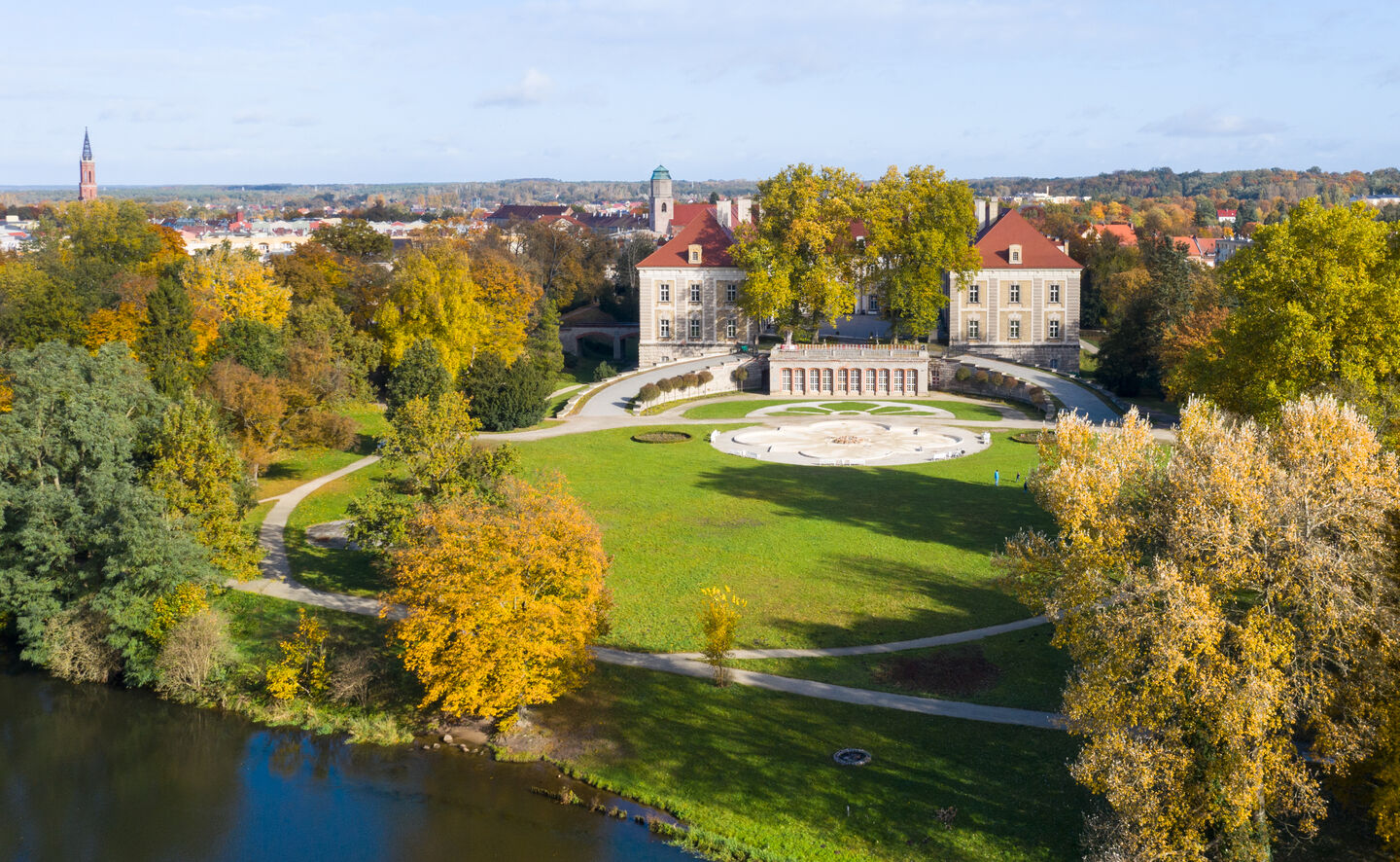 Zdjęcie z powietrza Dworu Pałacowego, © Leo Seidel