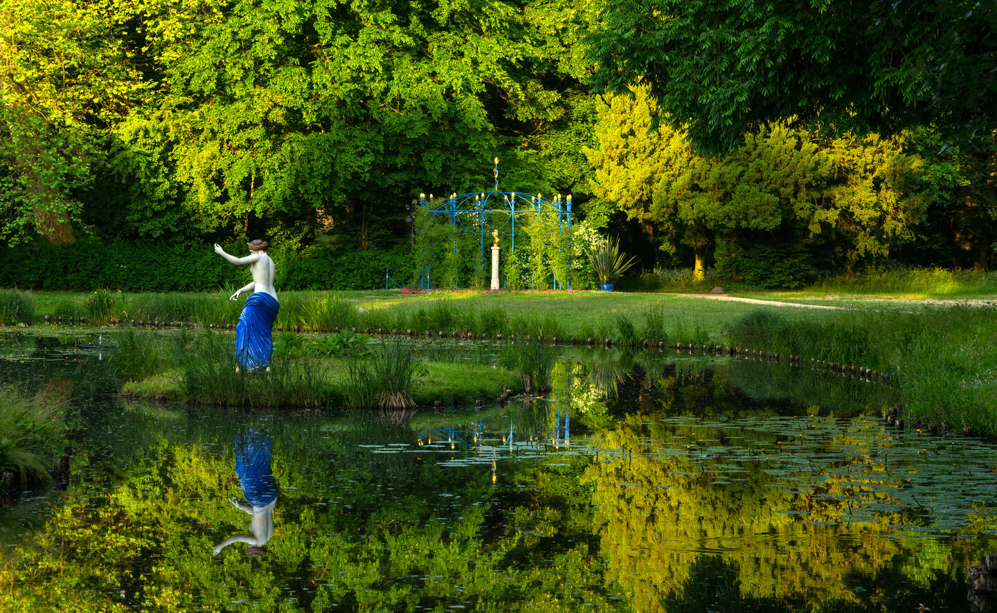 Blick über Schlosssee auf die Rosenlaube, © Leo Seidel