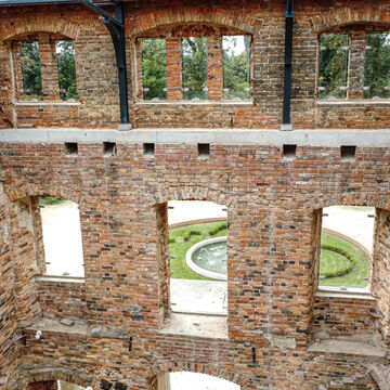 Glasfenster in Schlossruinen, © Władysław Czulak / Urząd Miasta Zielona Góra