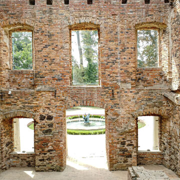 Glasfenster in Schlossruinen, © Władysław Czulak / Urząd Miasta Zielona Góra